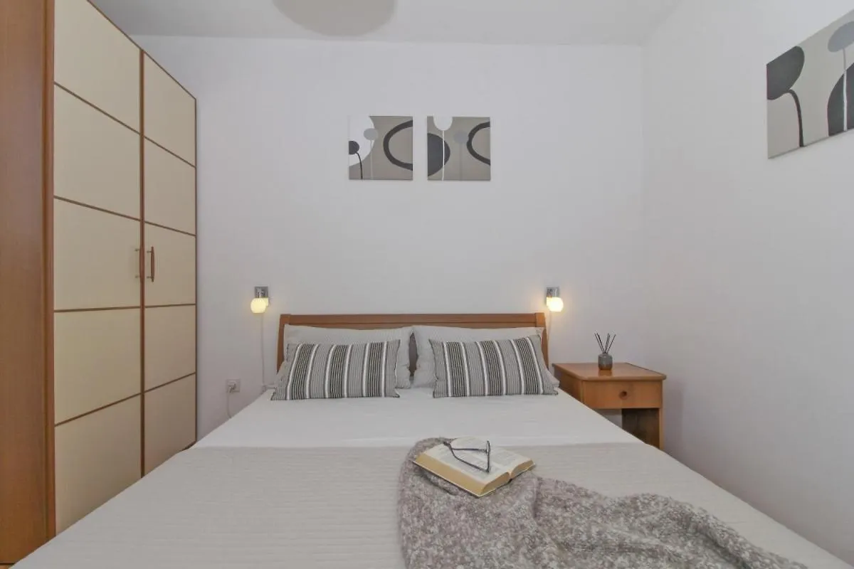 Nina In Rovinj - Istrien Hotel 0*,